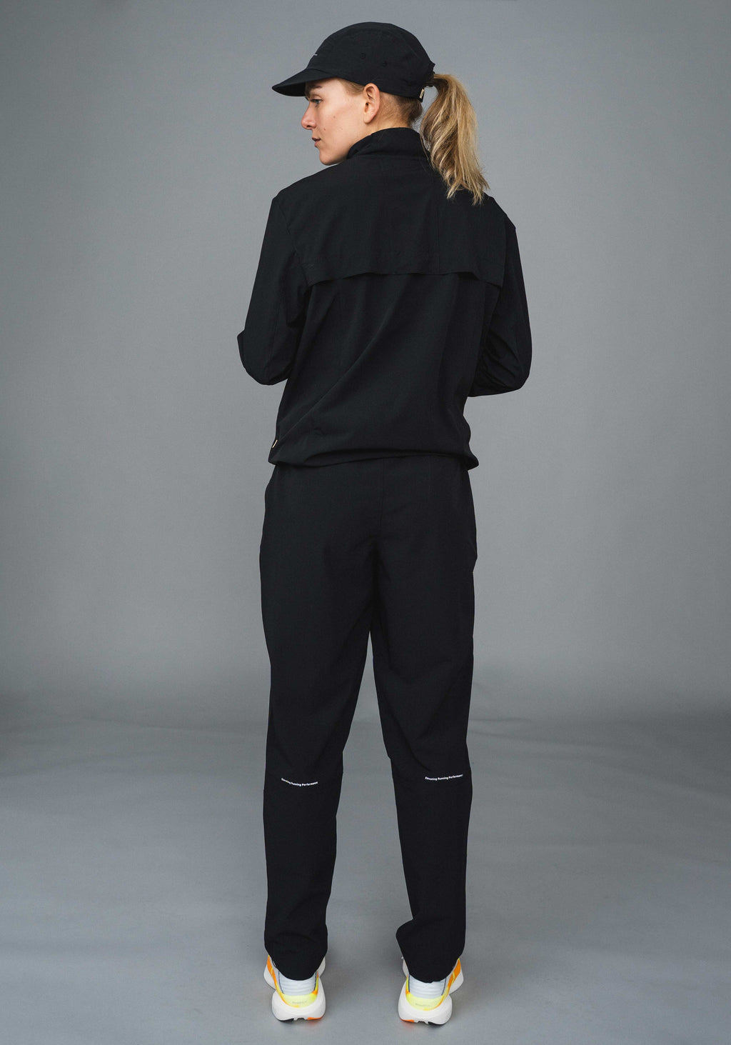 DOXA Run UNS RERUN TRACK PANTS Pant Black 02