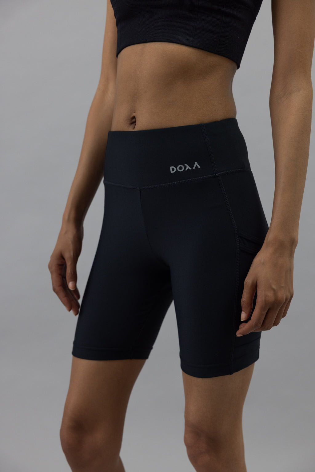 DOXA RUN ApS WOMENS RERUN HALF TIGHTS 8¨ Tights Black 02