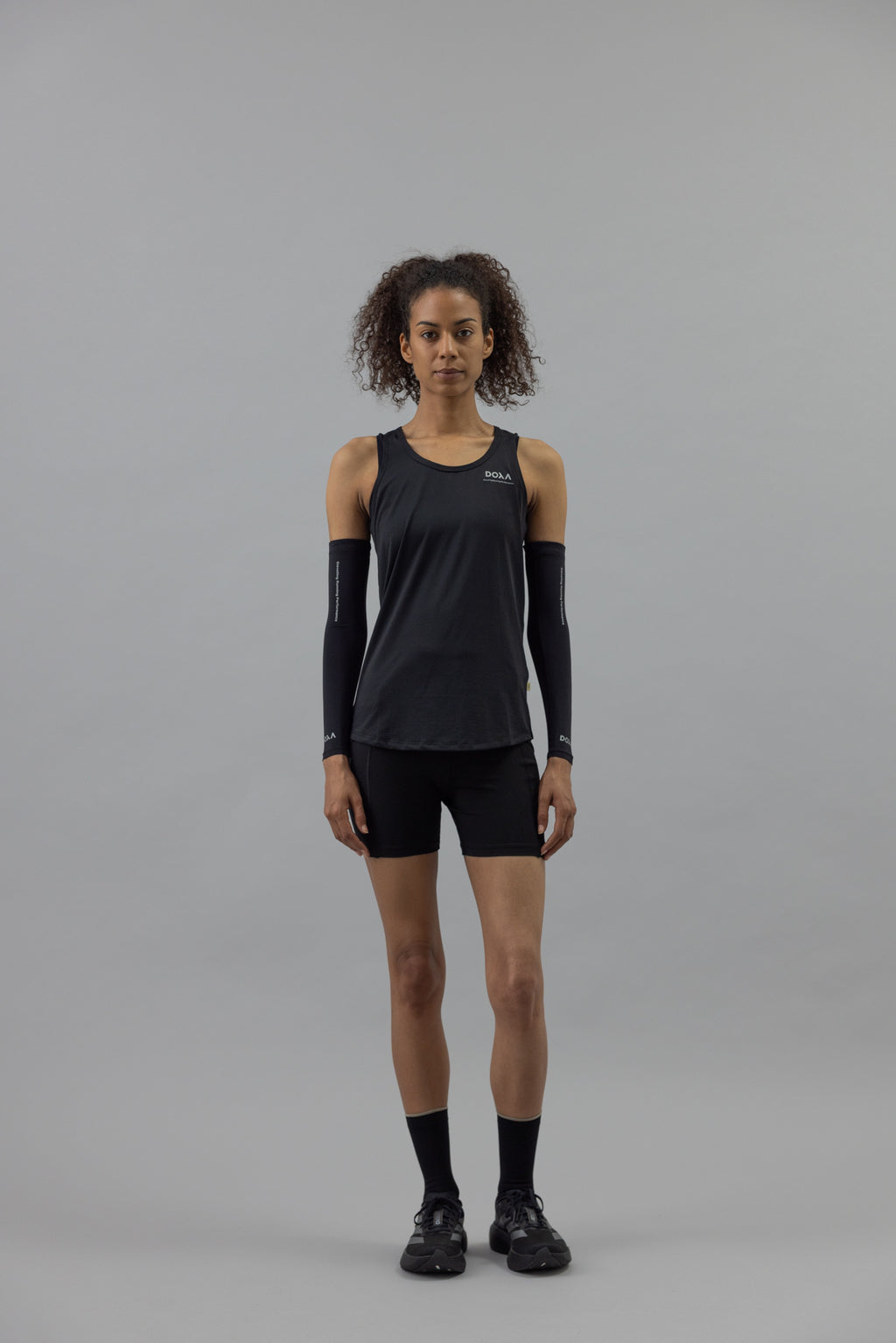 DOXA RUN ApS WOMENS RERUN SINGLET Singlet Black 02