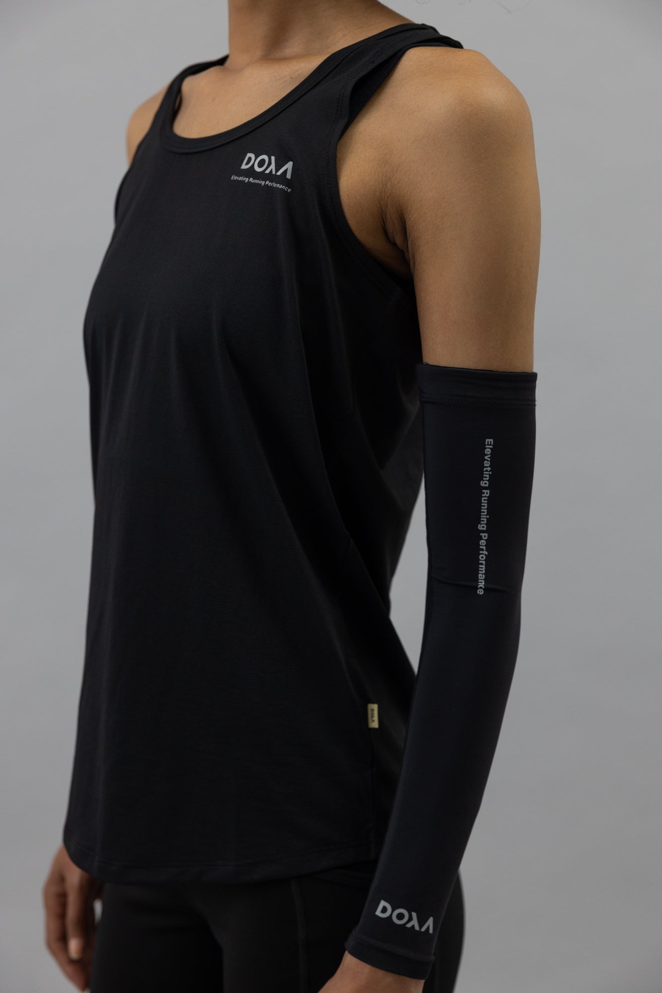 DOXA RUN ApS WOMENS RERUN SINGLET Singlet Black 02