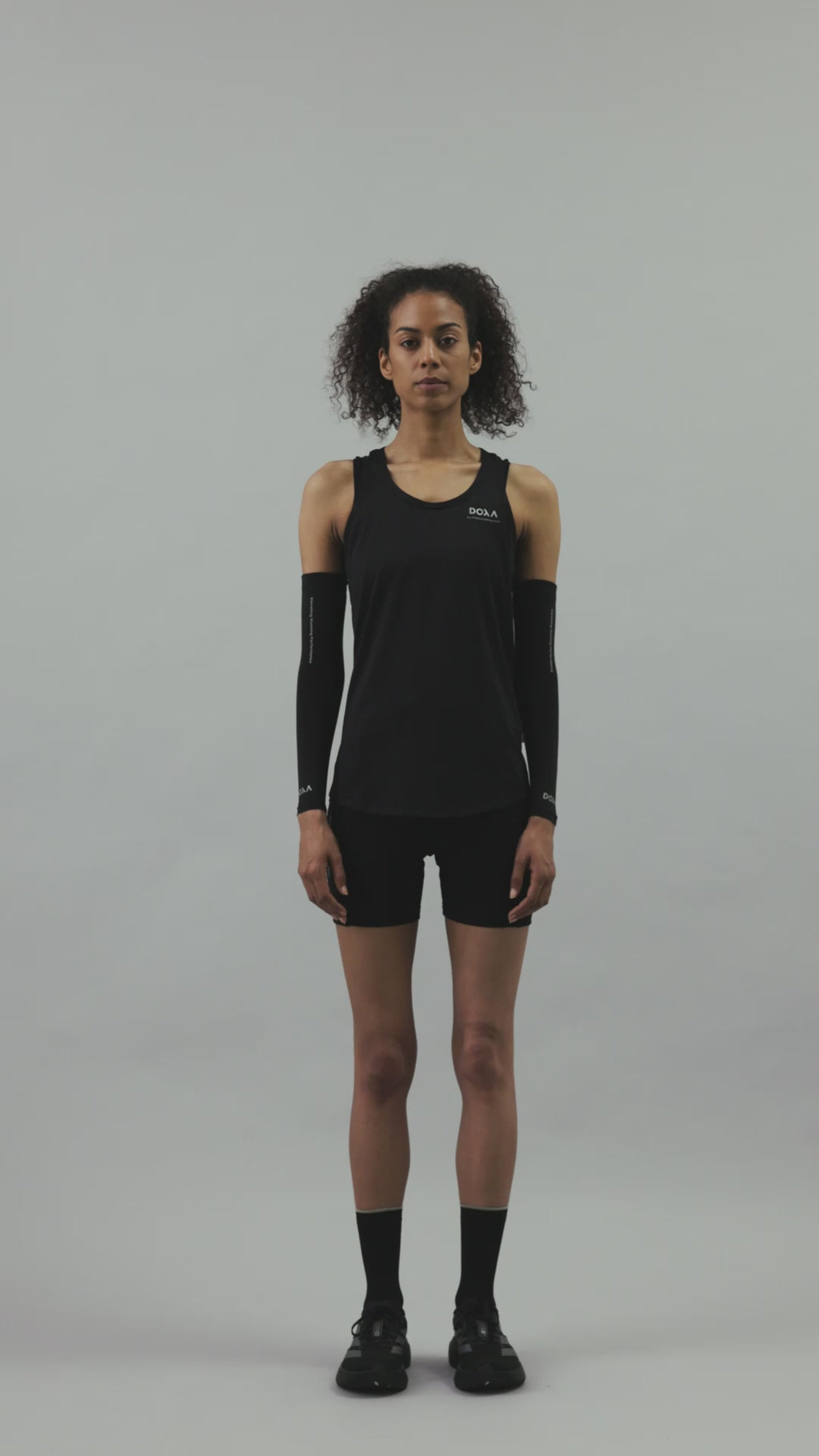 DOXA RUN ApS WOMENS RERUN SINGLET Singlet Black 02