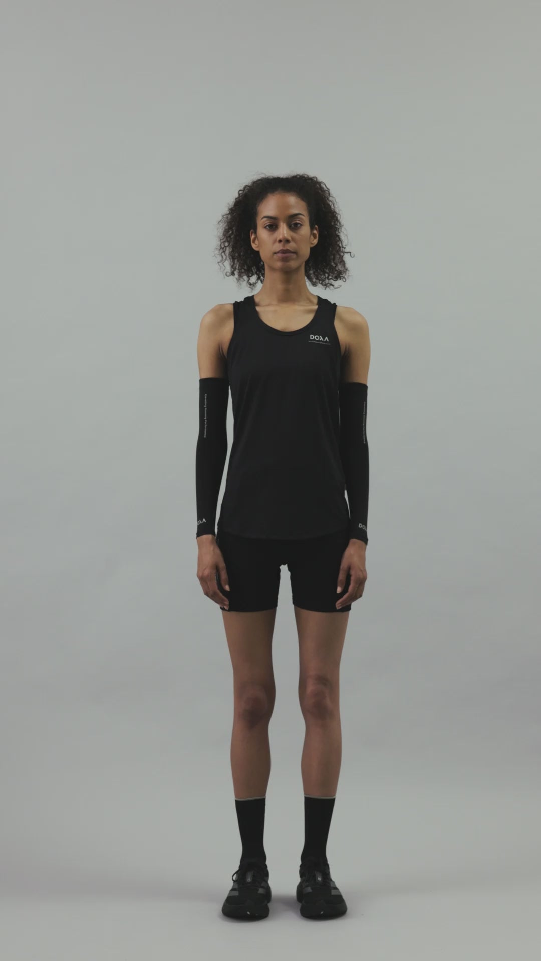 DOXA RUN ApS WOMENS RERUN SINGLET Singlet Black 02